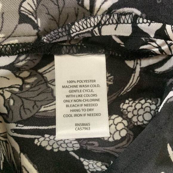 Black and white floral XL Womens Blouse Long Sleeve Button-Up Collar Flowy Light - Picture 6 of 9